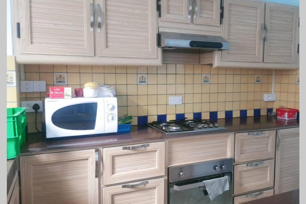 Well Equipped Peaceful 3 Bedroom Apartment Flic en Flac Экстерьер фото