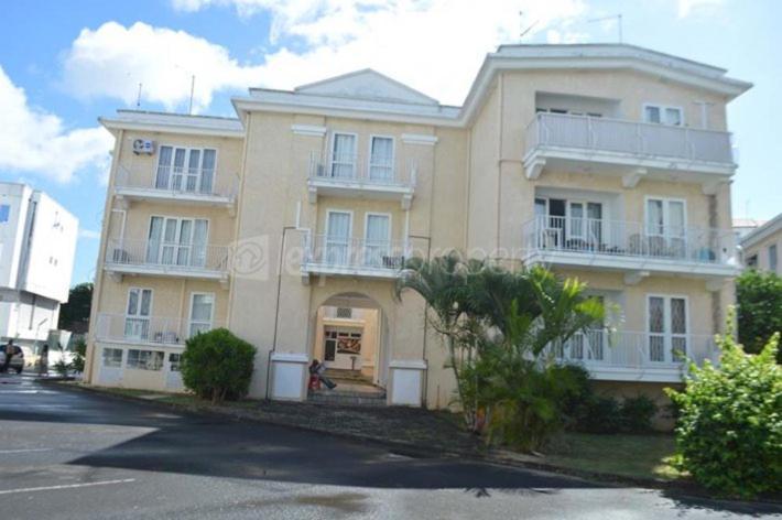 Well Equipped Peaceful 3 Bedroom Apartment Flic en Flac Экстерьер фото